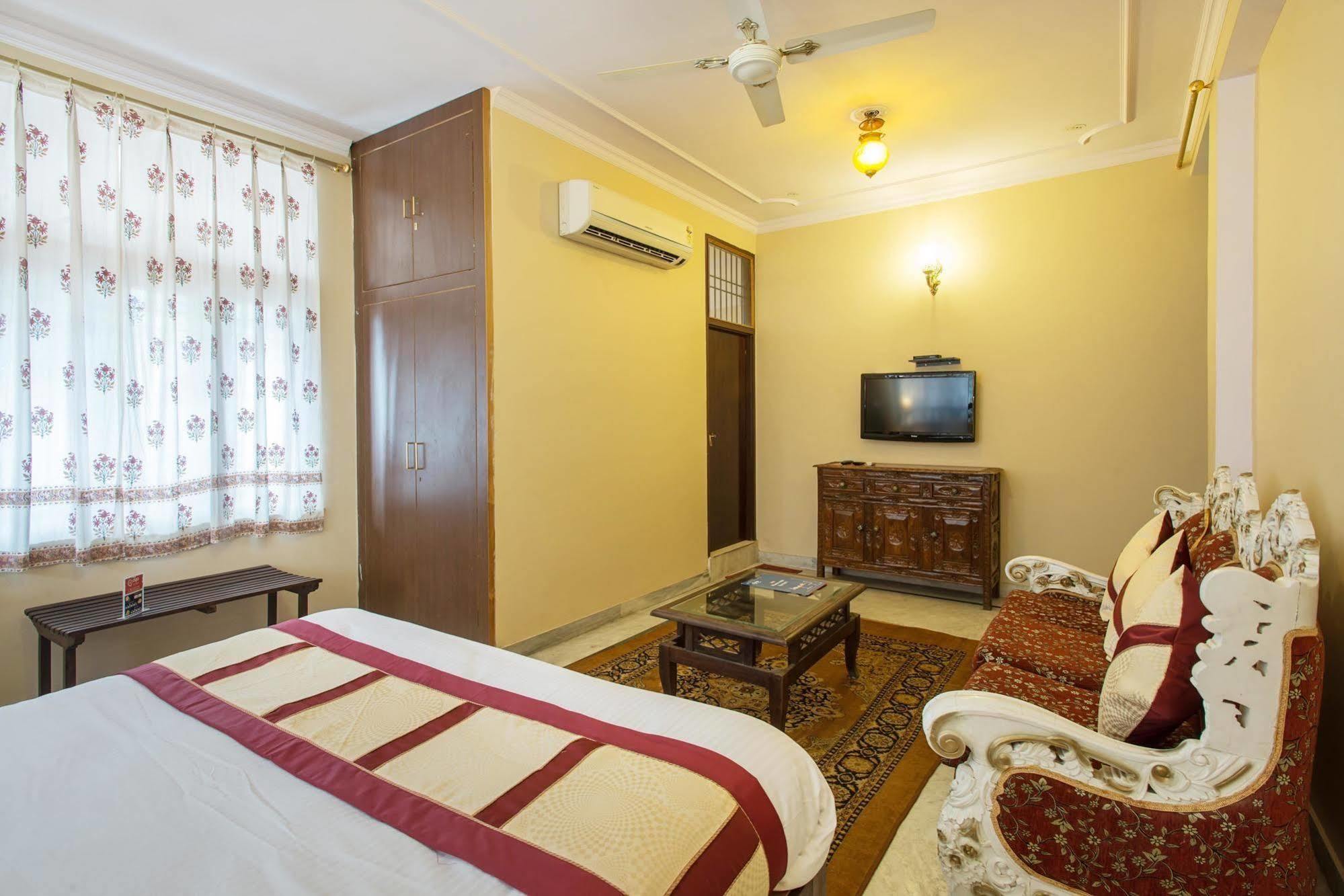 In Hotel 3*